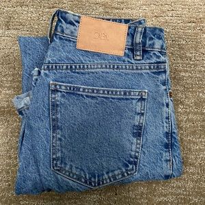Zara Mom Fit Blue Jeans